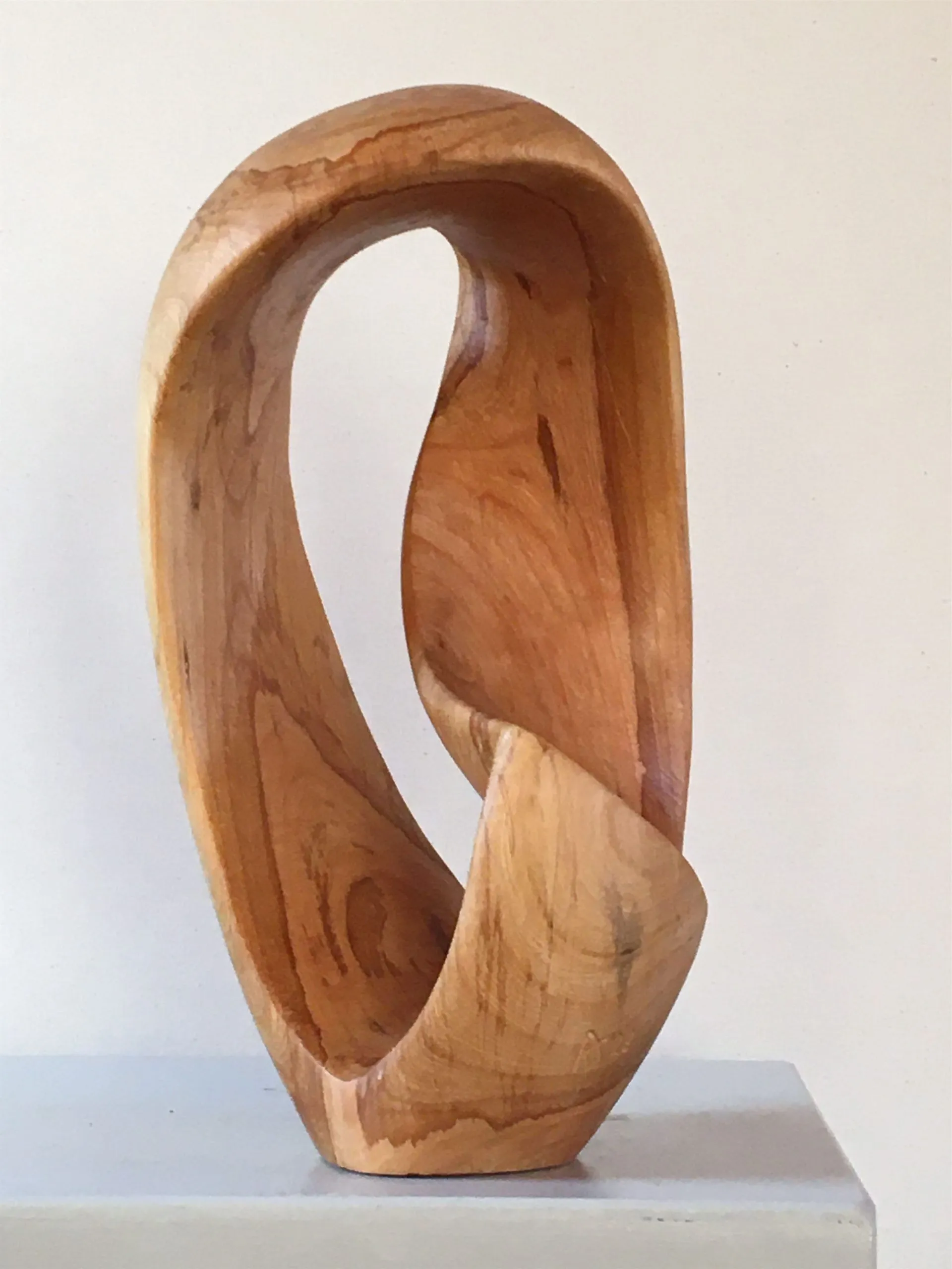 04_Ranulf Streuff_Moebius Loop_Wood_9.06x5.51x7.09